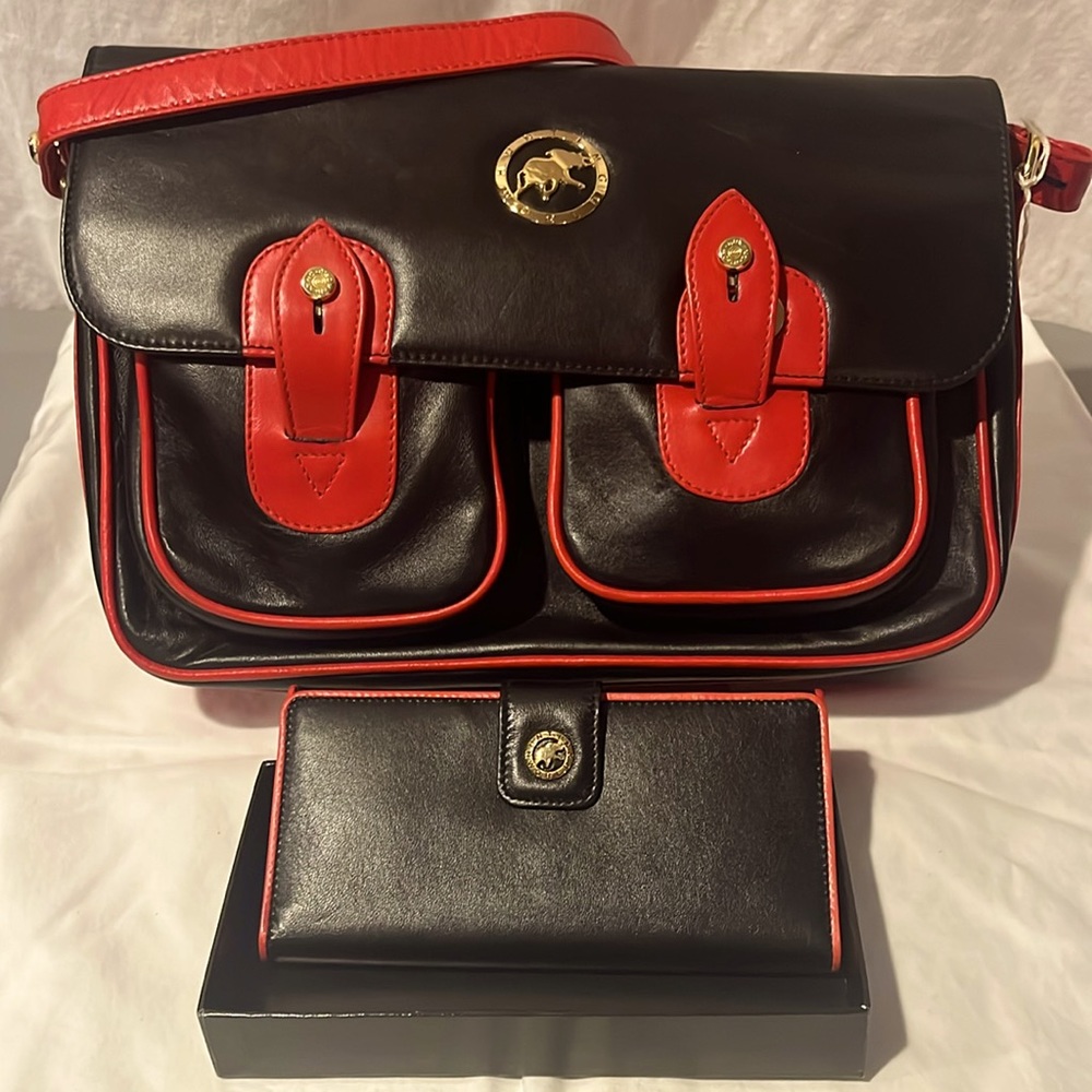 Hunting World Black w/ Red Strap crossbody bag.